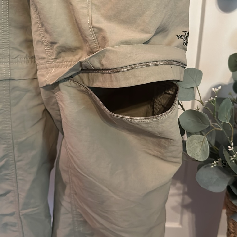 The North Face men’s Paramount Trail khaki tan zipper convertible L nylon pants - Picture 8 of 16